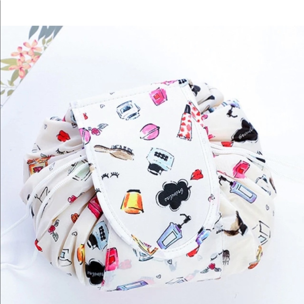 Drawstring makeup/toiletry Bag - Picture 5 of 6